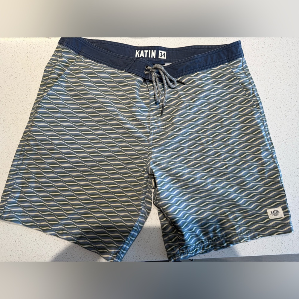Katin Men's Wave Patterned Swim Shorts